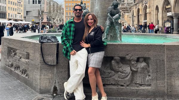 عمرو سعد يشارك صورة رومانسية مع زوجته تعبر عن الحب