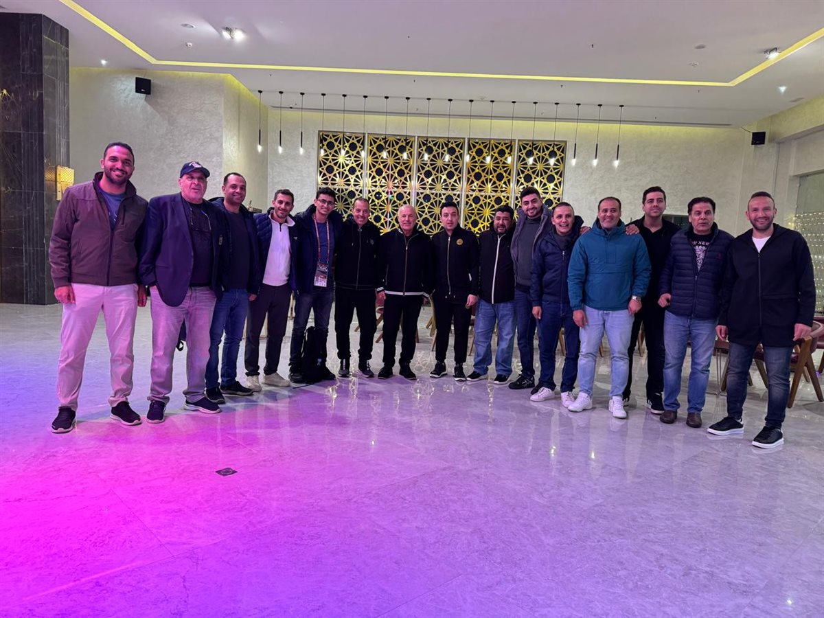 أبو ريدة مع البعثة الإعلامية المصرية في المغرب، الدليل المصري