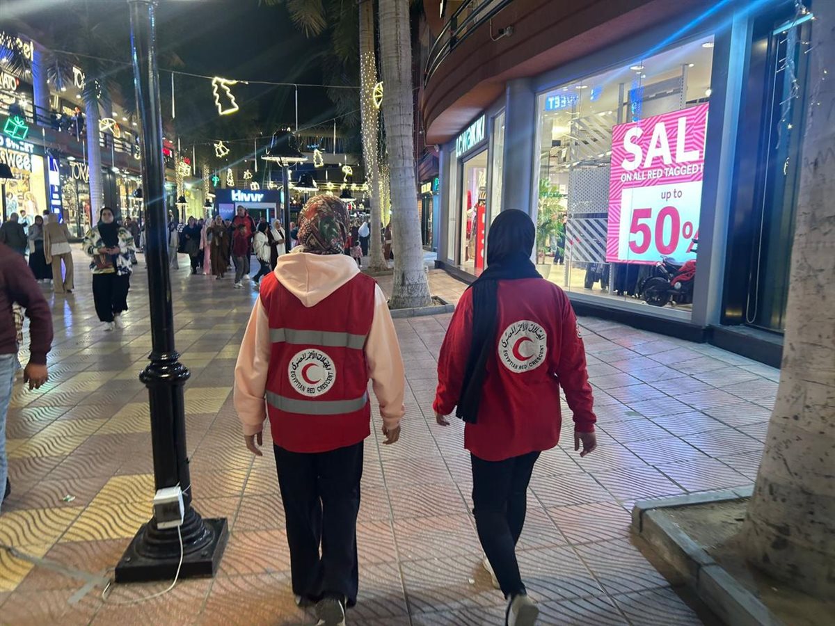 متطوعو الهلال الأحمر المصري