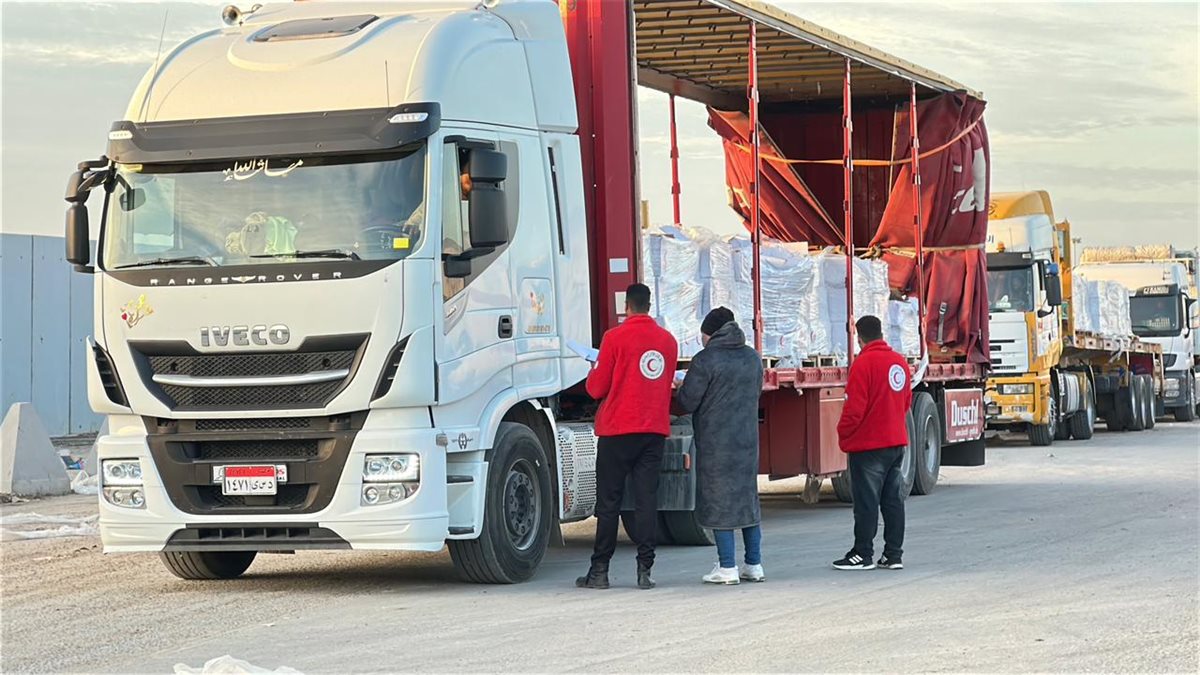 متطوعو الهلال الأحمر المصري