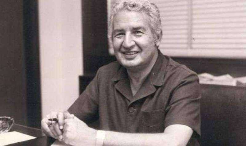 الكاتب احسان عبد القددوس